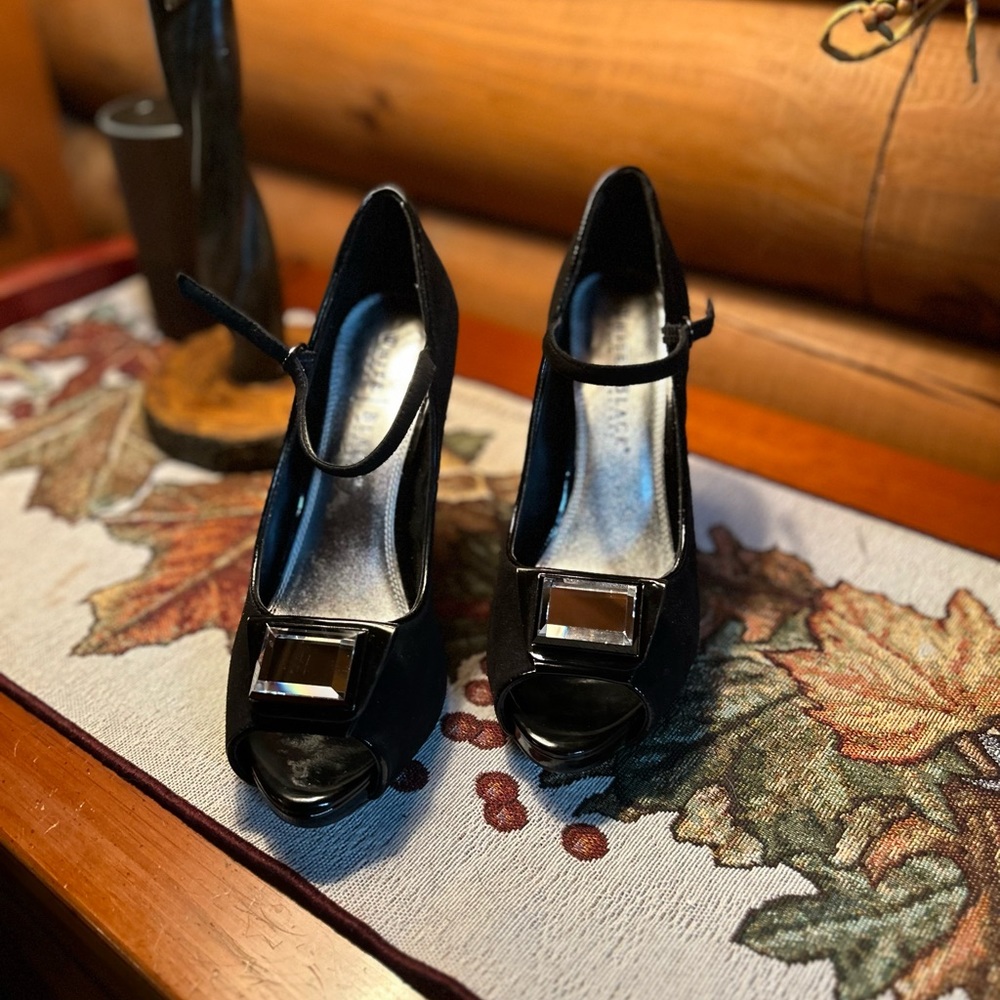 🔥White House Black Market 🔥Black High Heel Shoes